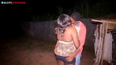 الرومانسية في الشارع والجنس الساخن مع فتاة بدينة من النادي